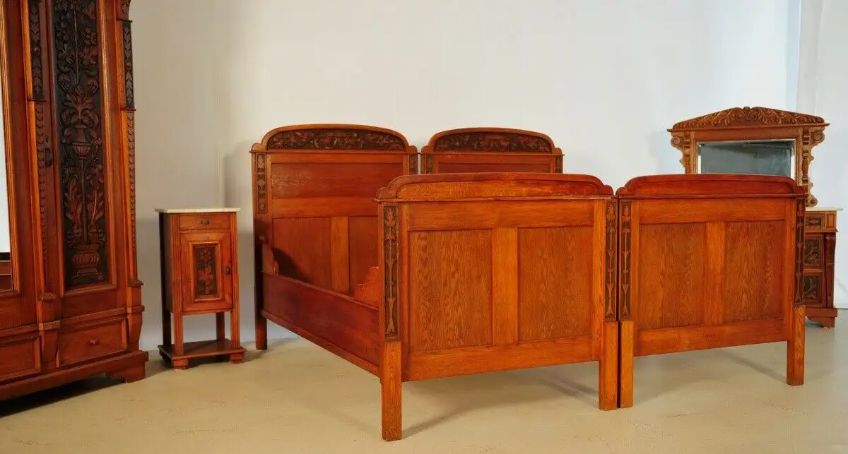 Sechsteiliges Jugendstil Schlafzimmer mit Schnitzereien Antik Kolosseum 2
