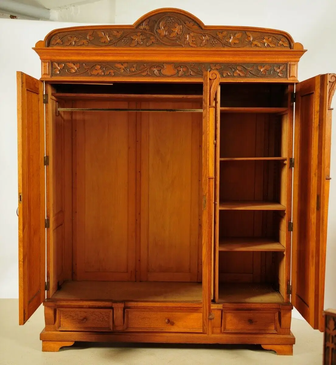 Sechsteiliges Jugendstil Schlafzimmer mit Schnitzereien Antik Kolosseum 6