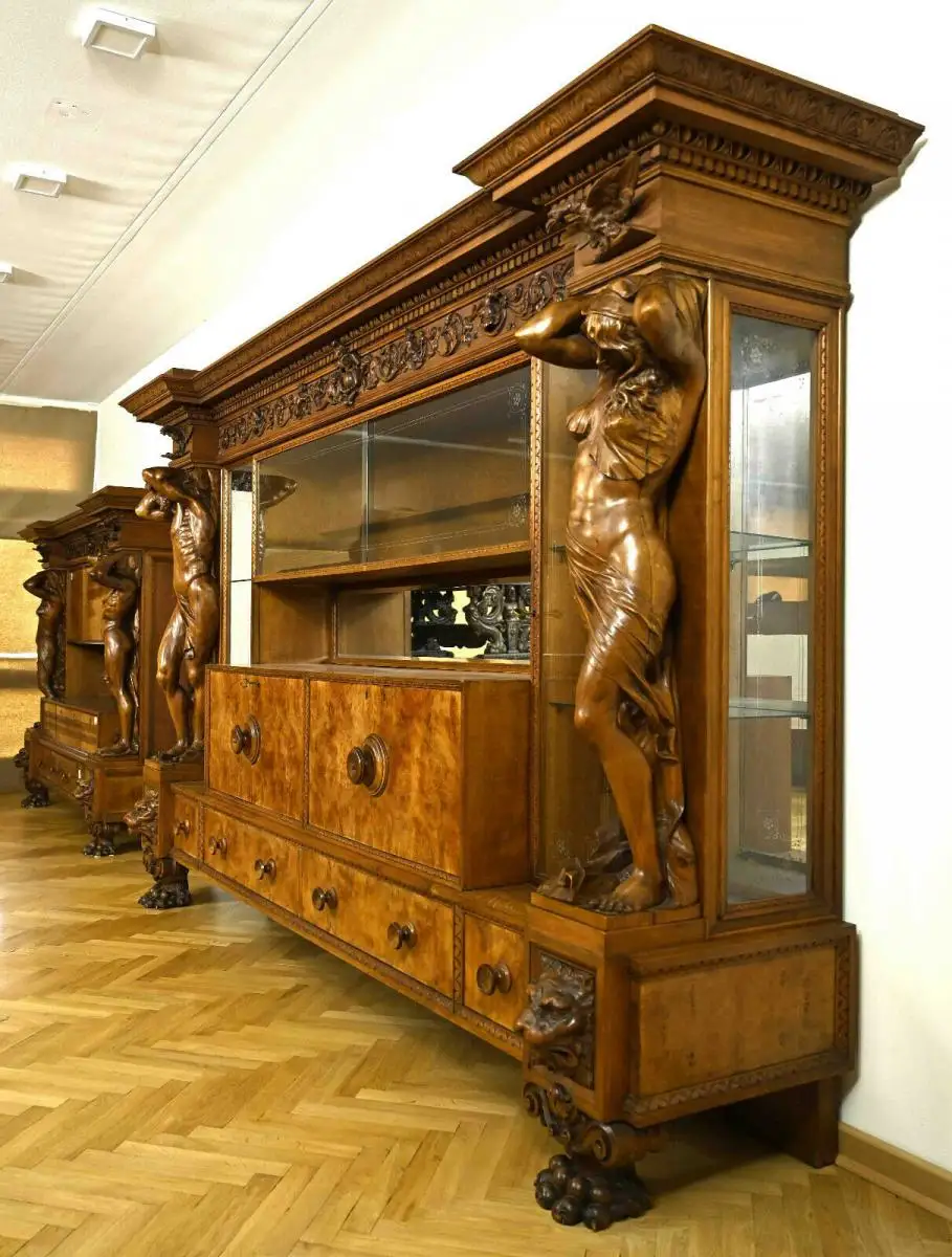 Zwei seltene Bücherschränke / Barschränke aus der Neorenaissance Antik Kolosseum 1