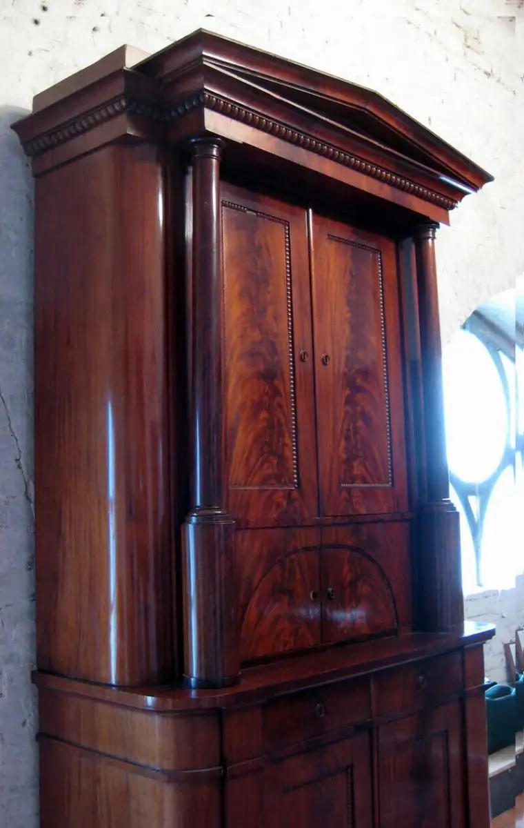 Biedermeier Mahagoni Kabinett- Schrank mit profilierten Dach Antik Kolosseum 5