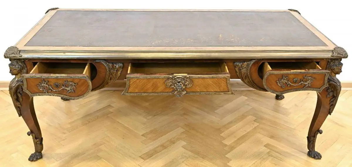 Wunderschönes Bureau plat gefertigt im Régence Stil Antik Kolosseum 1