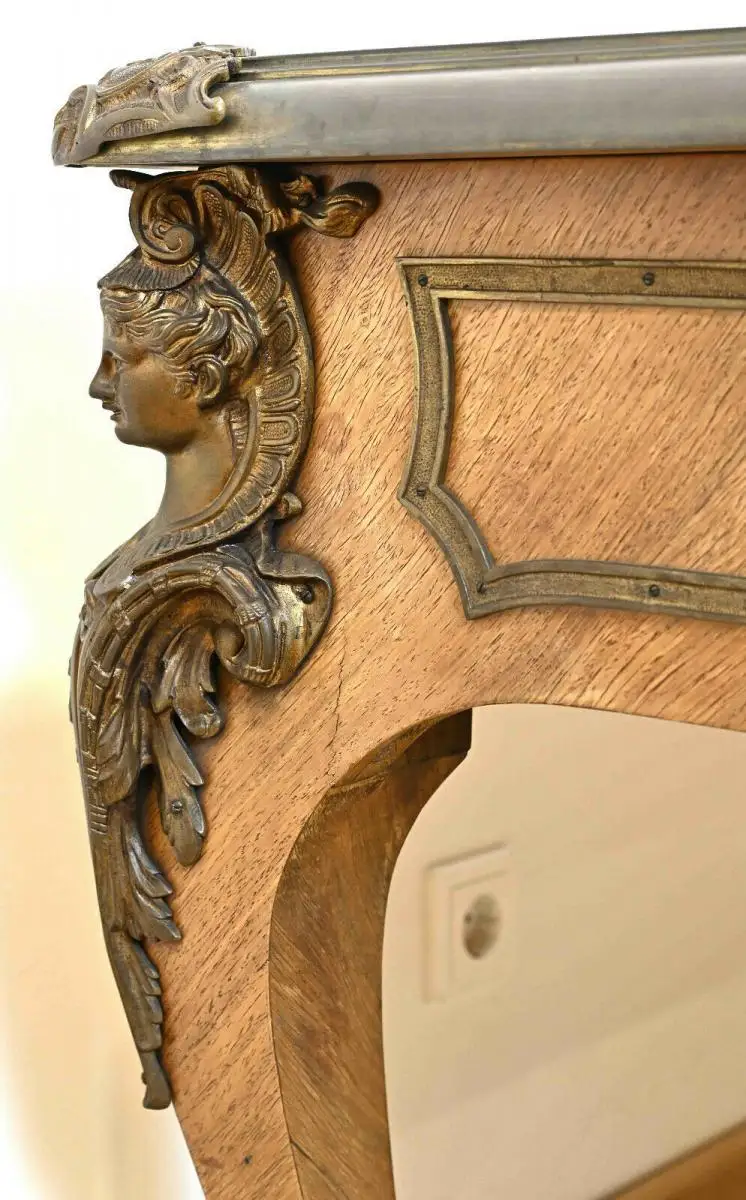 Wunderschönes Bureau plat gefertigt im Régence Stil Antik Kolosseum 5