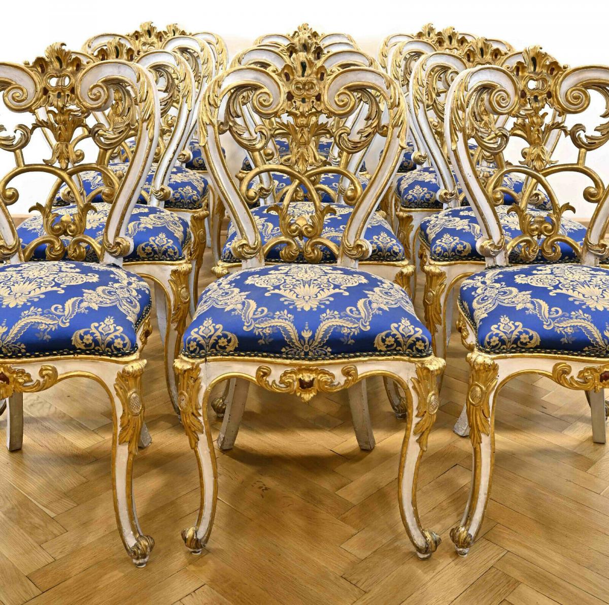 12er Stuhlsatz aus dem 19 Jahrhundert in königlicher AusstrahlungAntik Kolosseum 10