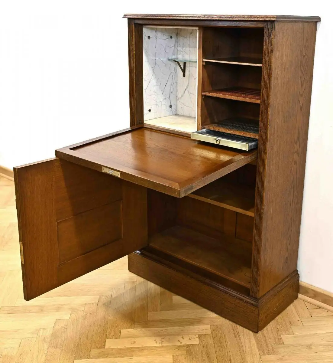 Ungewöhnlicher Barschrank aus Eichenholz Antik Kolosseum 7