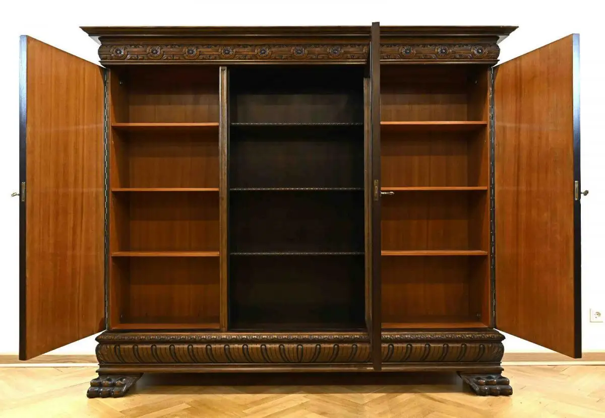 Praktischer Neorenaissance Bücherschrank aus Nussbaum Antik Kolosseum 1