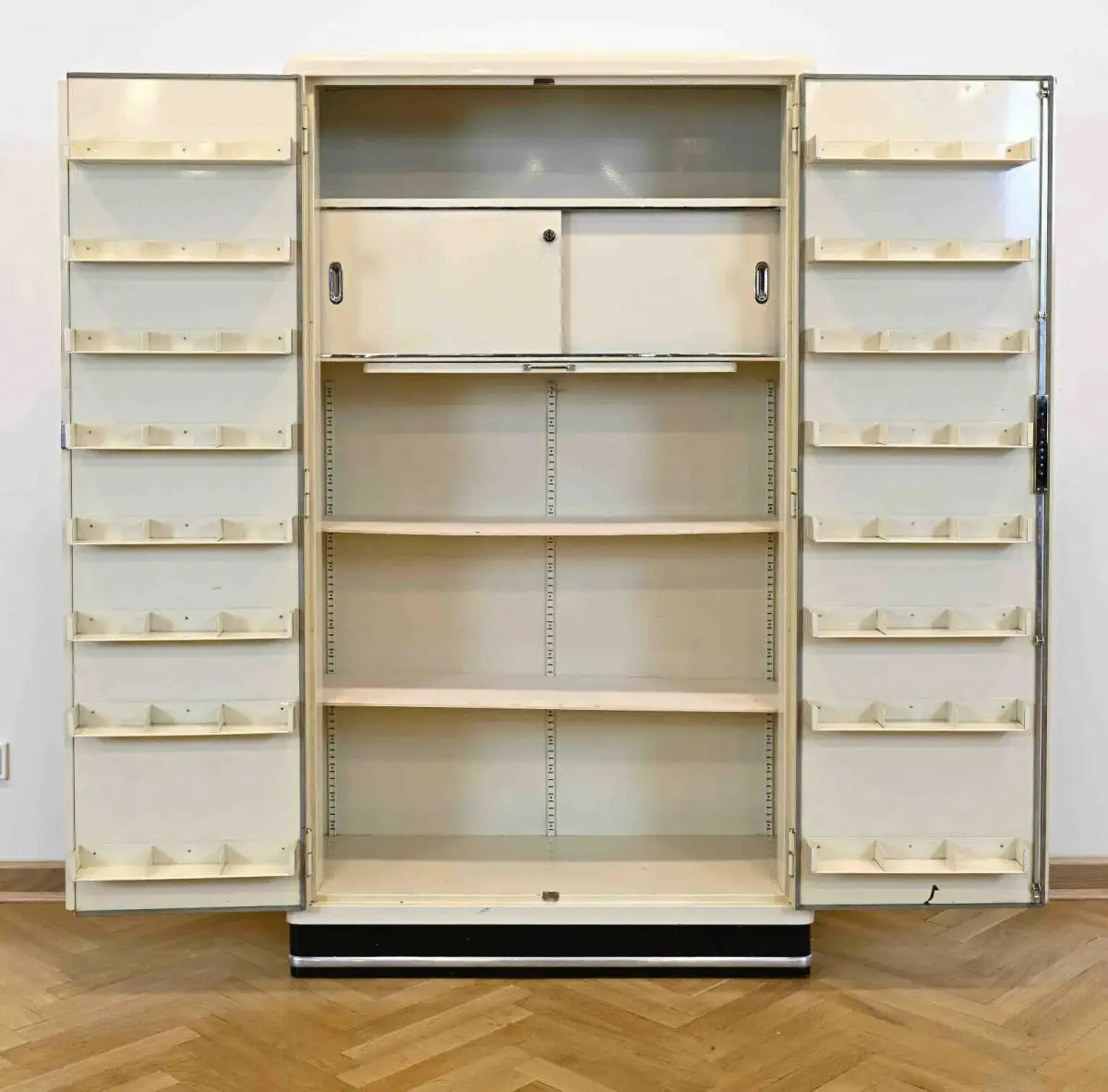 Vintage Medikamentenschrank / Arztschrank aus den 50/60er Jahren Antik Kolosseum 1