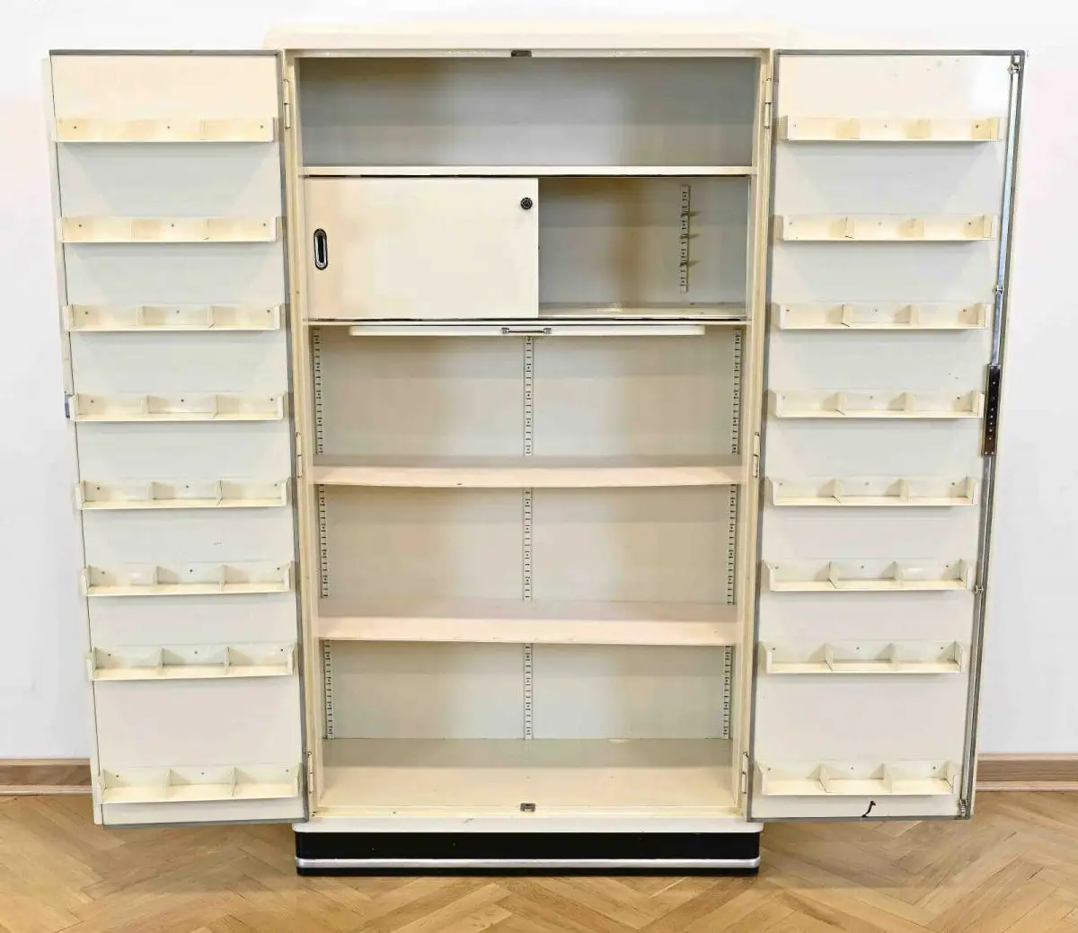 Vintage Medikamentenschrank / Arztschrank aus den 50/60er Jahren Antik Kolosseum 2