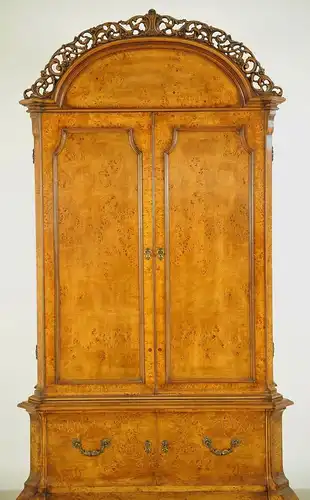 Schöner Neorenaissance Kabinettschrank mit runder Krone Antik Kolosseum