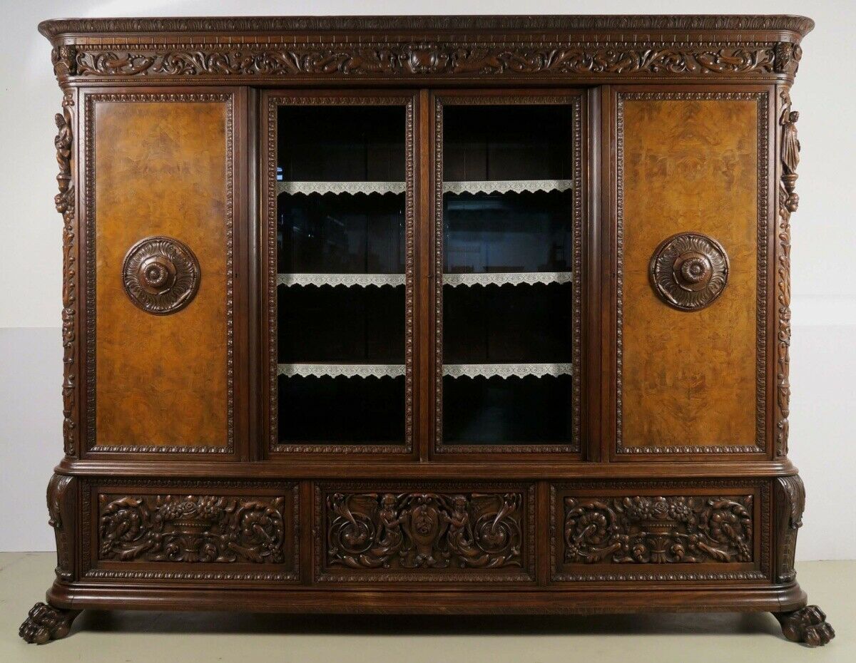 Schner vollfigrlicher Neorenaissance Bcherschrank aus NussbaumAntik Kolosseum 0