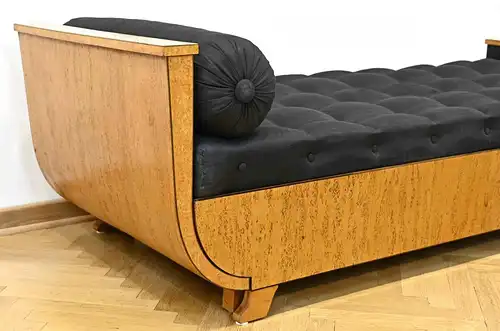 Schwedisches Daybed gefertigt um 1920 aus Birkenholz Antik Kolosseum