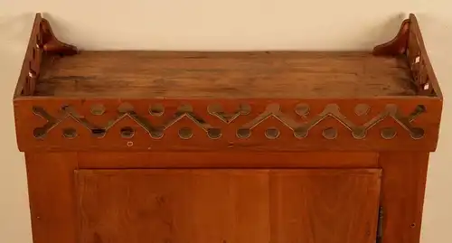 Restaurierter süddeutscher Hängeschrank gefertigt um 1800 Antik Kolosseum