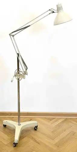 Stehlampe Luxo Lamp L-1 aus einer Arztpraxis Antik Kolosseum