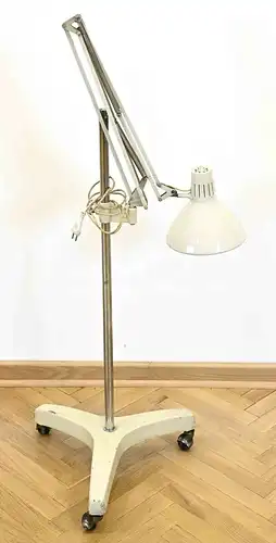Stehlampe Luxo Lamp L-1 aus einer Arztpraxis Antik Kolosseum