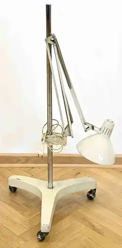 Stehlampe Luxo Lamp L-1 aus einer Arztpraxis Antik Kolosseum