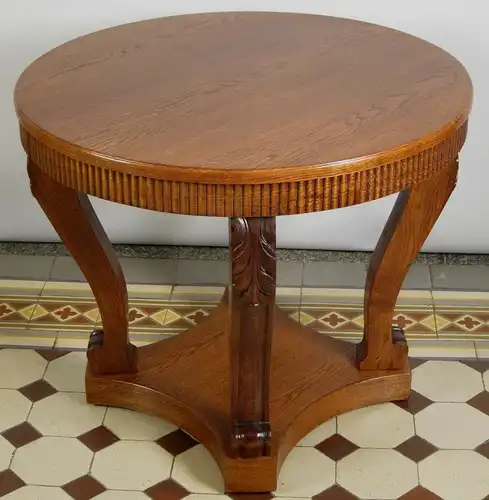 Schöner Beistell- Tisch aus der Neorenaissance gefertigt um 1920 Antik Kolosseum