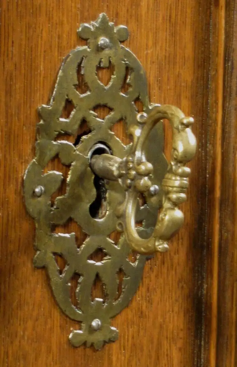 Original Frankfurter Wellenschrank aus massiver Eiche Antik Kolosseum 11