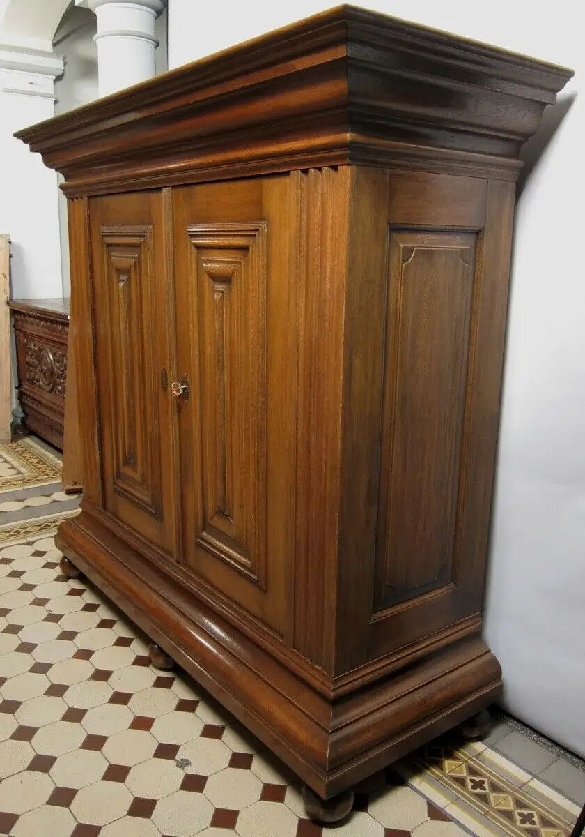 Original Frankfurter Wellenschrank aus massiver Eiche Antik Kolosseum 4