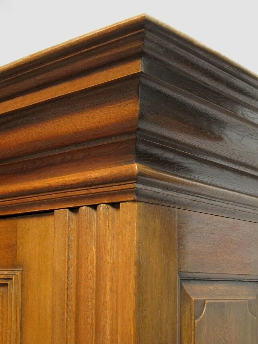 Original Frankfurter Wellenschrank aus massiver Eiche Antik Kolosseum 6