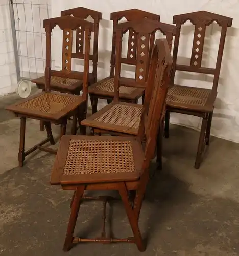 Sechs hübsche Stühle aus der Neogotik gefertigt um 1900 aus EicheAntik Kolosseum