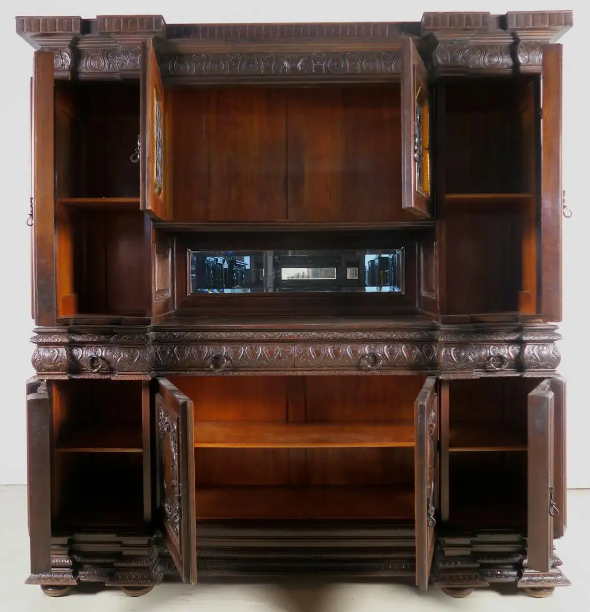 Vierteiliges Speisezimmer gefertigt um 1910 aus Nussbaum Antik Kolosseum 2