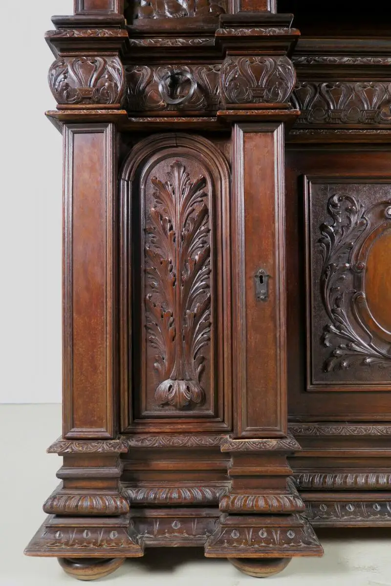 Vierteiliges Speisezimmer gefertigt um 1910 aus Nussbaum Antik Kolosseum 3