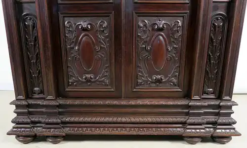 Vierteiliges Speisezimmer gefertigt um 1910 aus Nussbaum Antik Kolosseum