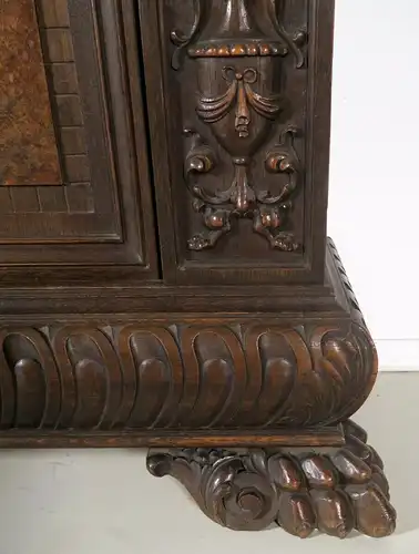 Dreitüriger figürlicher Neorenaissance Bücherschrank Antik Kolosseum