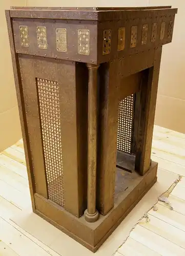 Einzigartiger Art Deco Kamin aus Metal mit Spielkartenmotiven Antik Kolosseum