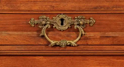 Eleganter Gründerzeit Kabinettschrank mit Butzenscheiben um 1900 Antik Kolosseum