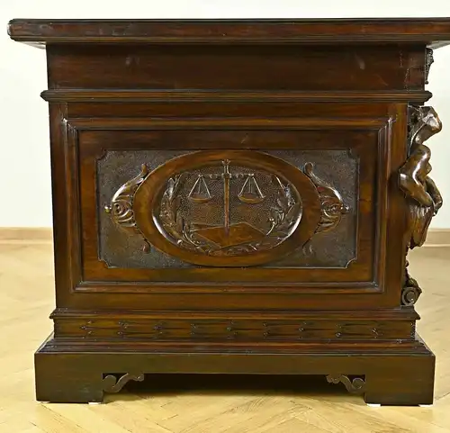 Schreibtisch aus dem Historismus mit Freimaurer Ornamentik Antik Kolosseum