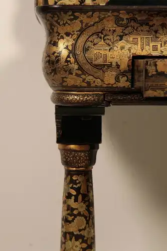 Wunderschöner Nähtisch mit chinesischer Handmalerei Antik Kolosseum