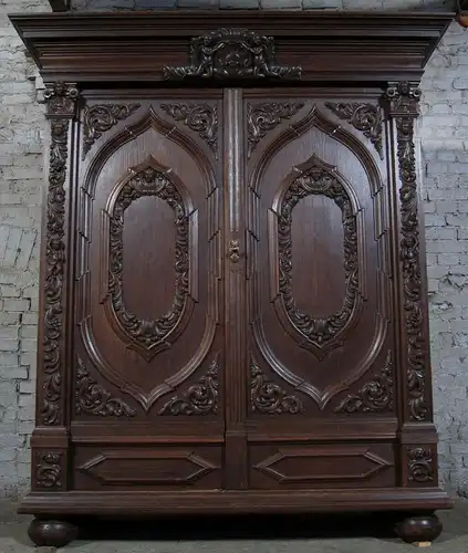 Traumhafter Eiche Kleiderschrank Dielenschrank aus Eiche um 1890 Antik Kolosseum