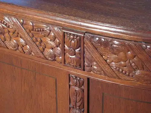 Eiche Sideboard gefertigt um 1910 mit gerundeter Linienführung Antik Kolosseum