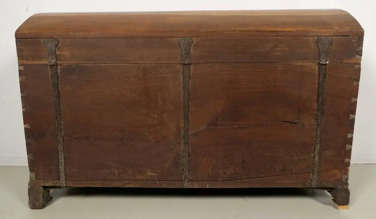 Runddeckel- Truhe gefertig um 1870 mit schönen Beschlägen Antik Kolosseum 4