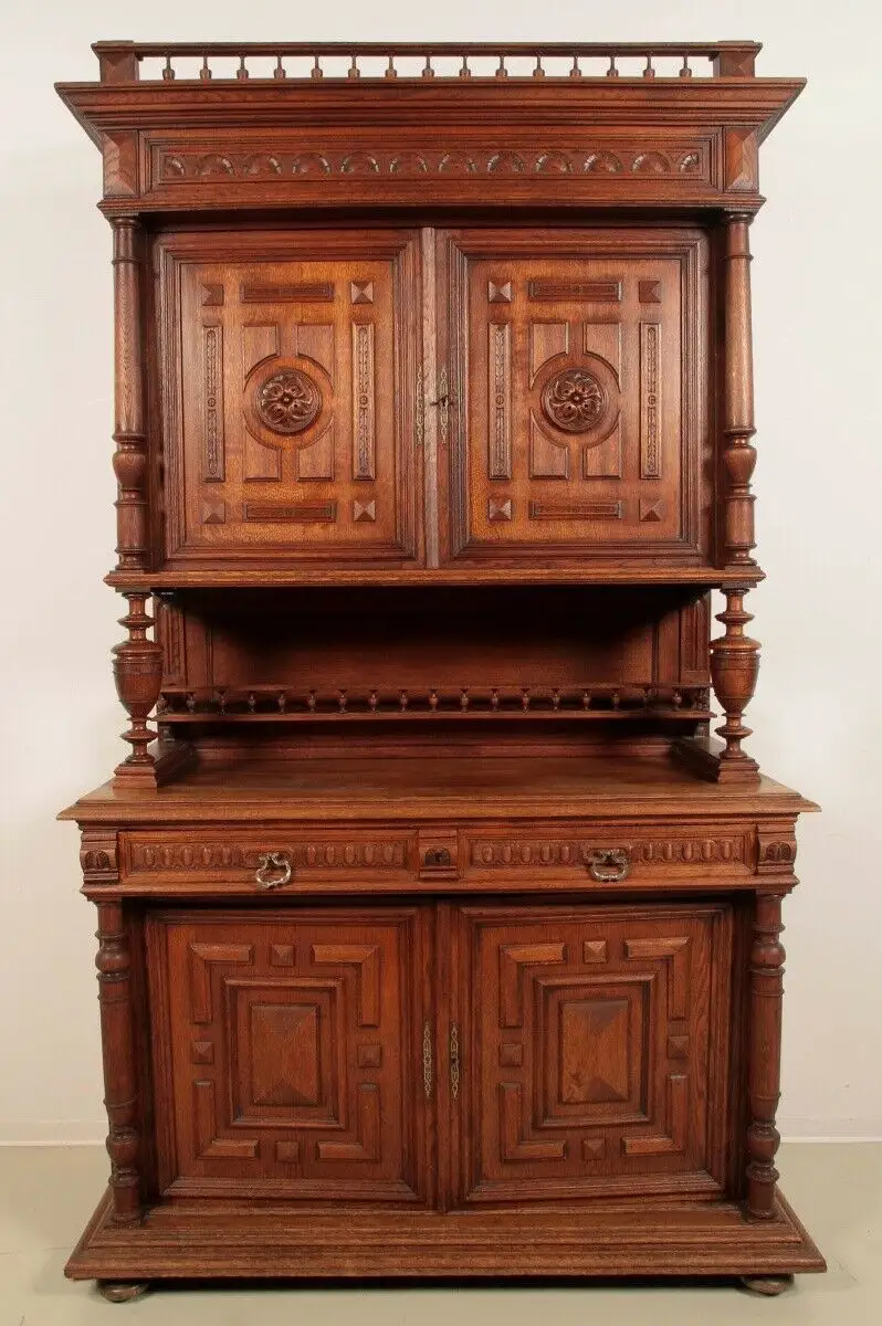 Schönes Gründerzeit Buffet mit Galerie gefertigt um 1900 Antik Kolosseum 0