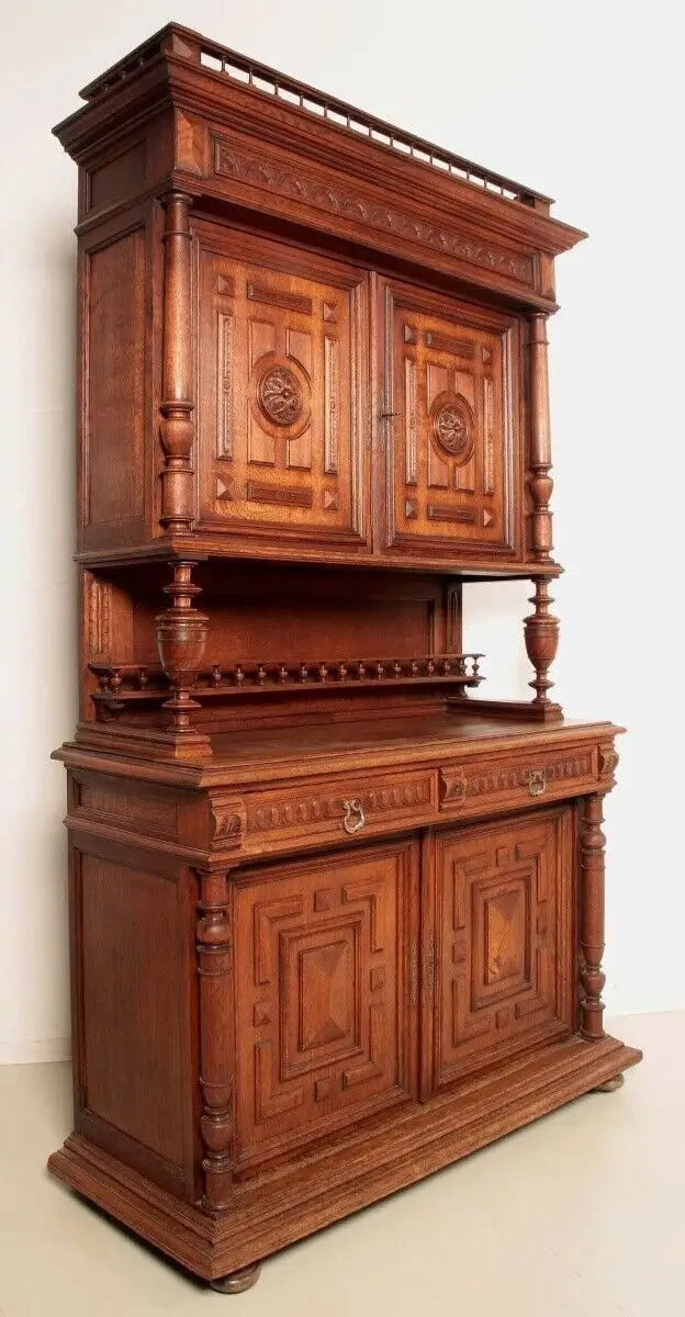 Schönes Gründerzeit Buffet mit Galerie gefertigt um 1900 Antik Kolosseum 1