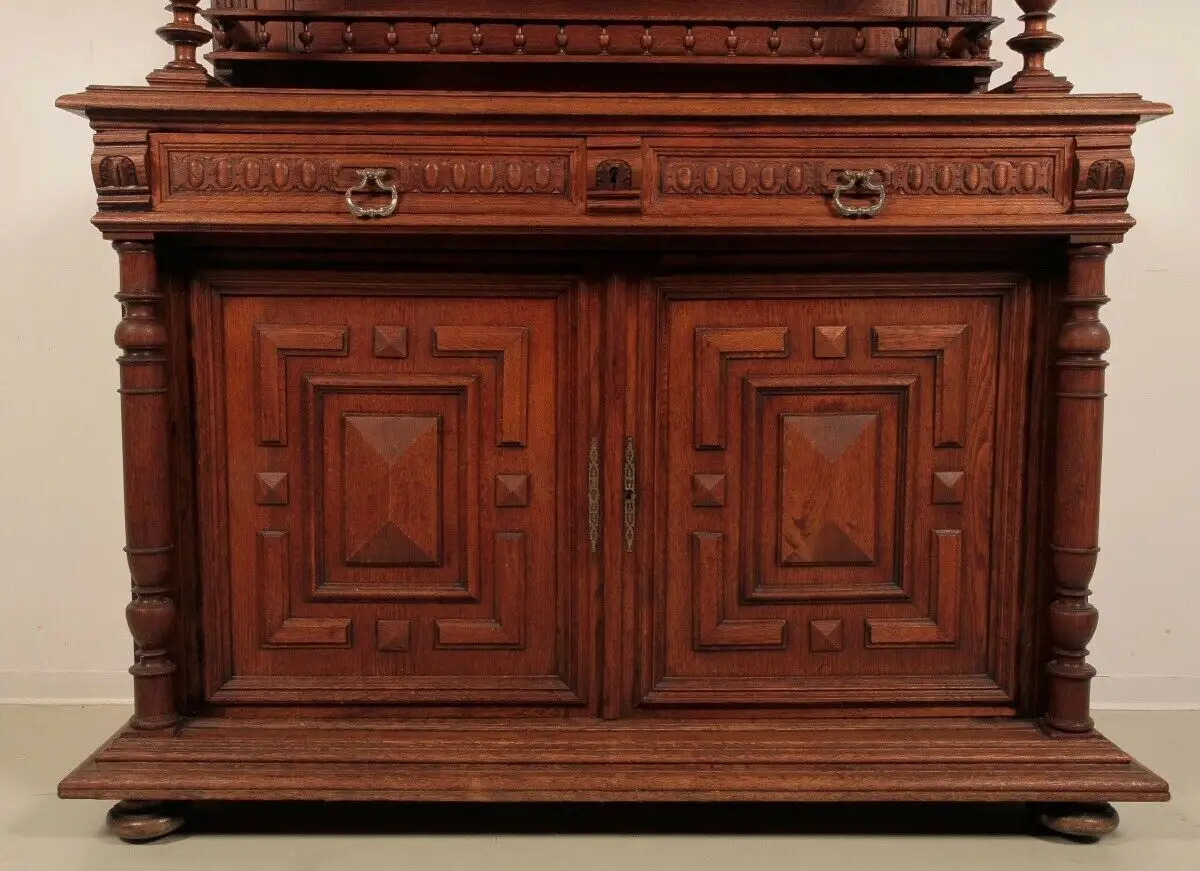 Schönes Gründerzeit Buffet mit Galerie gefertigt um 1900 Antik Kolosseum 10