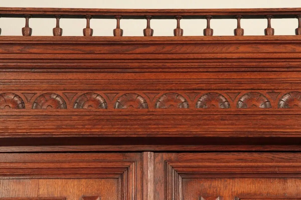 Schönes Gründerzeit Buffet mit Galerie gefertigt um 1900 Antik Kolosseum 6
