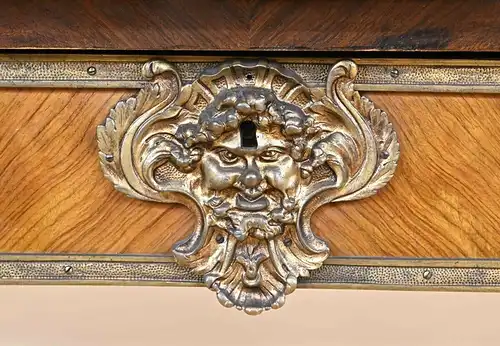 Wunderschönes Bureau plat gefertigt im Régence Stil Antik Kolosseum
