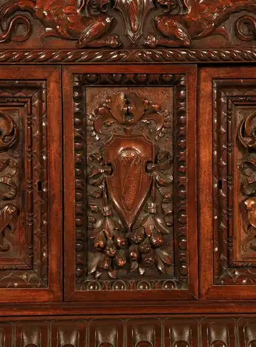 Neorenaissance Highboard mit schönem Schnitzwerk um 1920 Antik Kolosseum