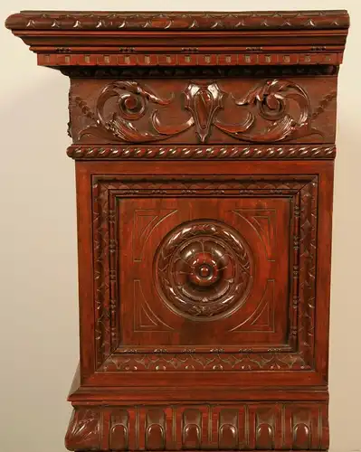 Neorenaissance Highboard mit schönem Schnitzwerk um 1920 Antik Kolosseum