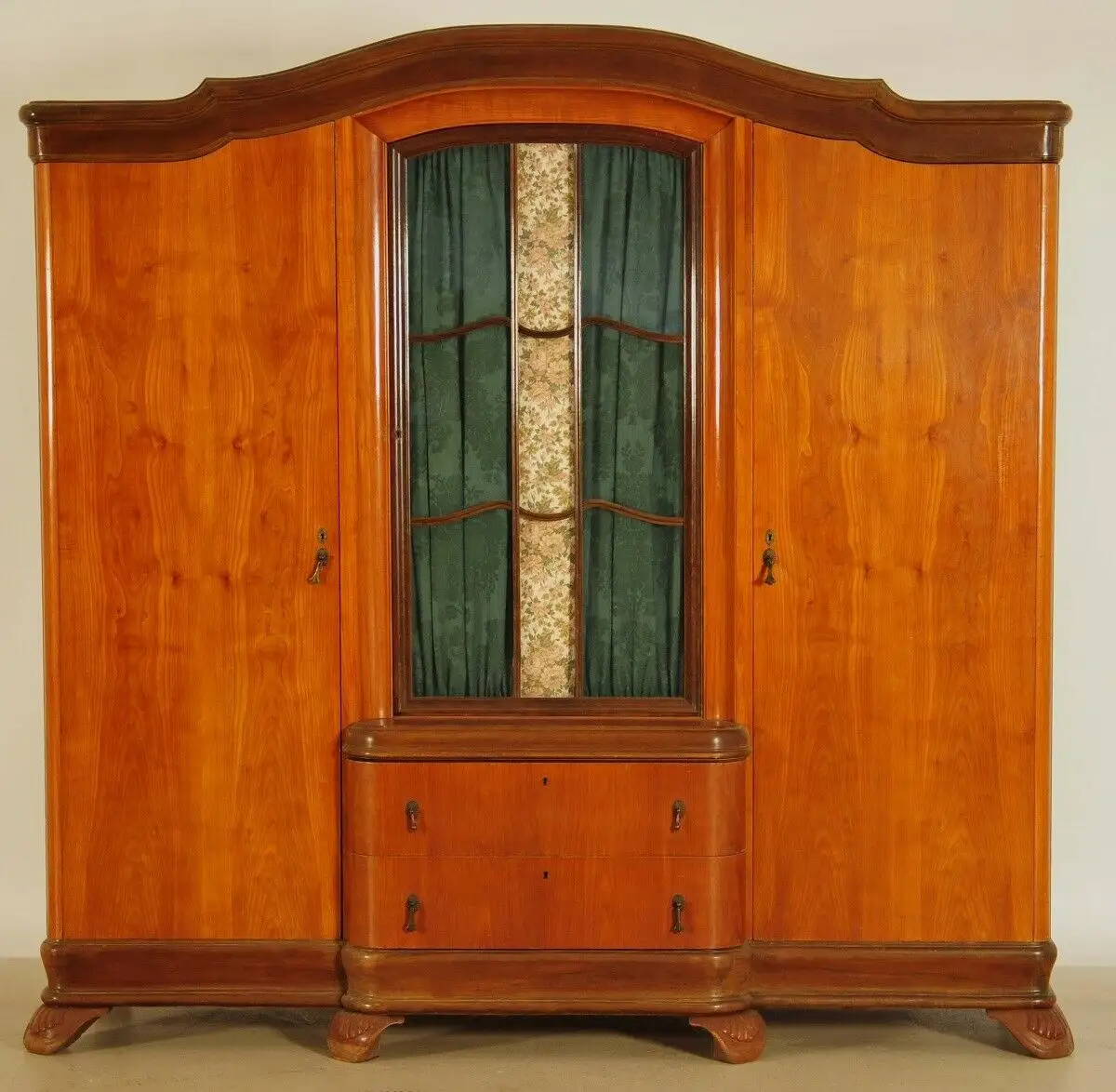 Ausdrucksstarker Jugendstil Kleiderschrank aus Kirschholz Antik Kolosseum 0