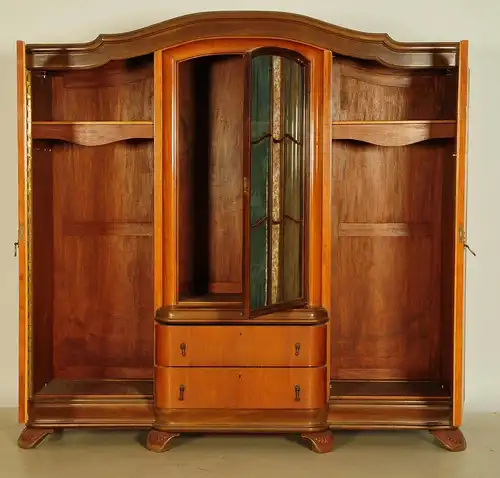 Ausdrucksstarker Jugendstil Kleiderschrank aus Kirschholz Antik Kolosseum