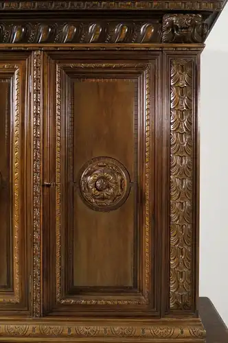 Großer Neorenaissance Bücherschrank mit vier Türen Antik Kolosseum