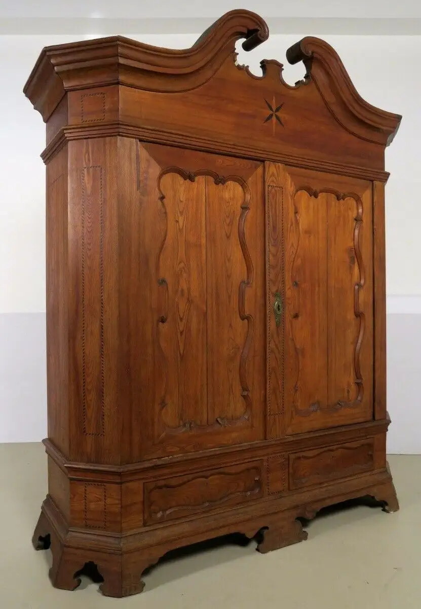 Seltener Braunschweiger Barock Kleiderschrank aus Eschenholz Antik Kolosseum 1