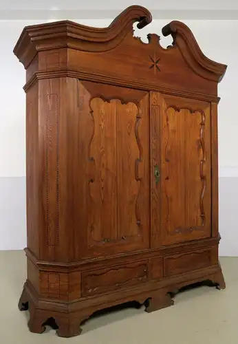 Seltener Braunschweiger Barock Kleiderschrank aus Eschenholz Antik Kolosseum
