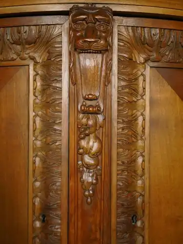 Seltener Kabinettschrank in Trommelform mit Tatzenfüßen Antik Kolosseum