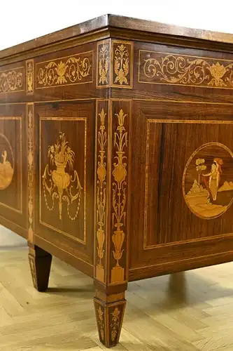 Stilvoller Schreibtisch aus dem Neo-Klassizismus Antik Kolosseum
