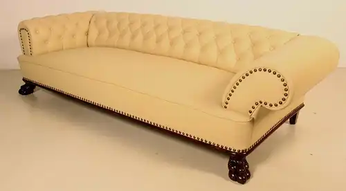 Restauriertes Neorenaissance Sofa mit Chesterfield Polsterung Antik Kolosseum