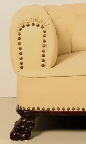 Restauriertes Neorenaissance Sofa mit Chesterfield Polsterung Antik Kolosseum